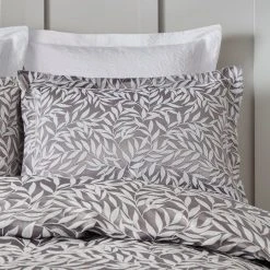 Brand new ✨ Dorma Dorma Willow Leaf Oxford Pillowcase Pair ⌛