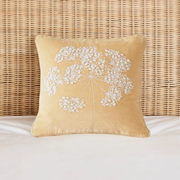 Brand new ๐ Dorma Dorma Daylesford Square Cushion โค๏ธ 1 Brand new ๐ Dorma Dorma Daylesford Square Cushion โค๏ธ